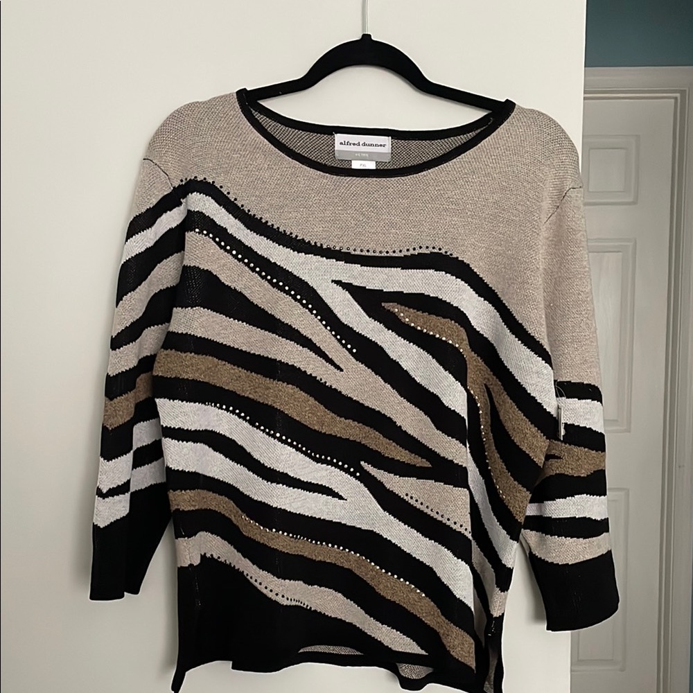NEW Alfred Dunner Black and White Crew Neck Sweater with Abstract Stripes